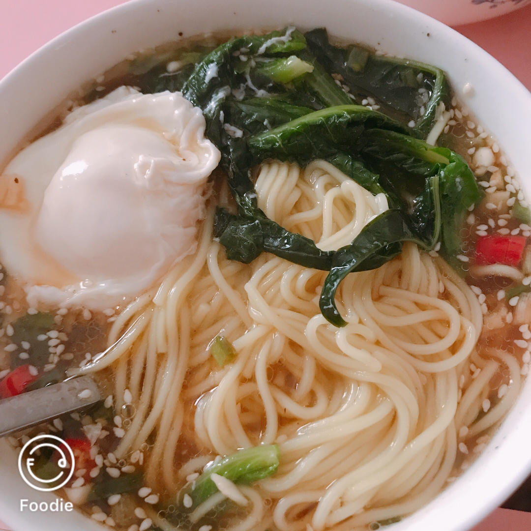 一碗清汤面 🍜 —— 秋日里的治愈系