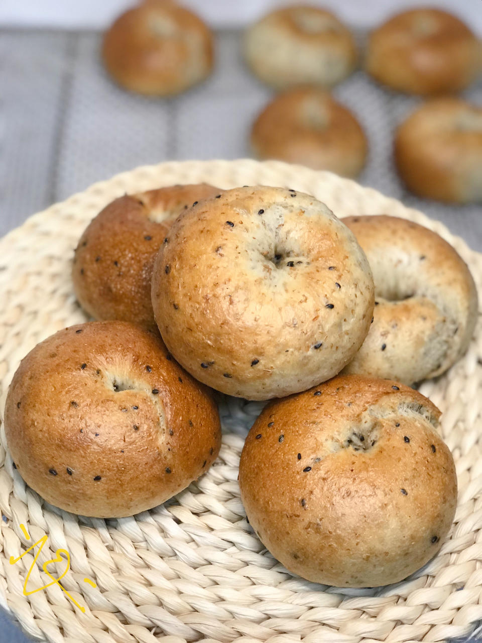 全麦黑芝麻贝果