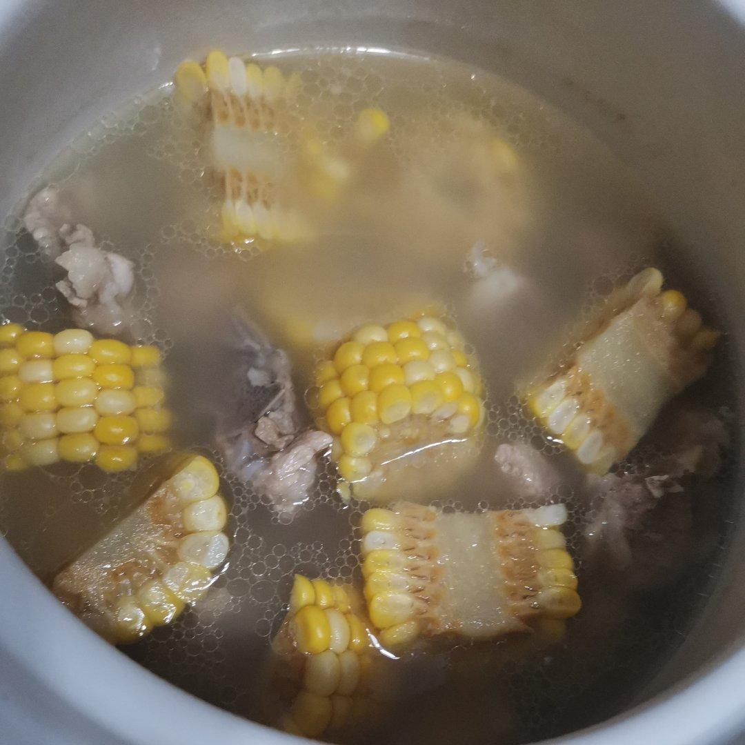 排骨玉米汤