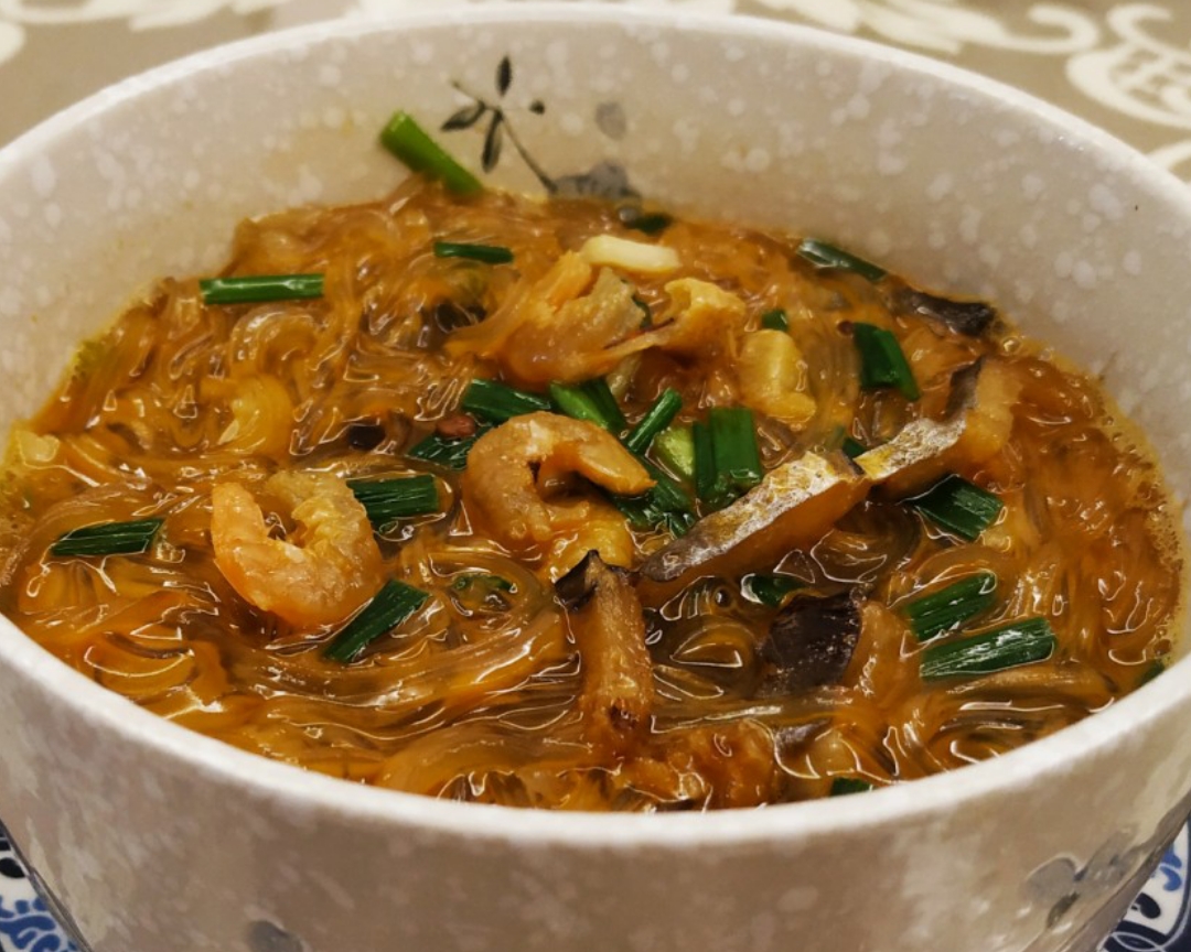 (虾干+鳗鱼鲞丝)海鲜粉丝汤的做法