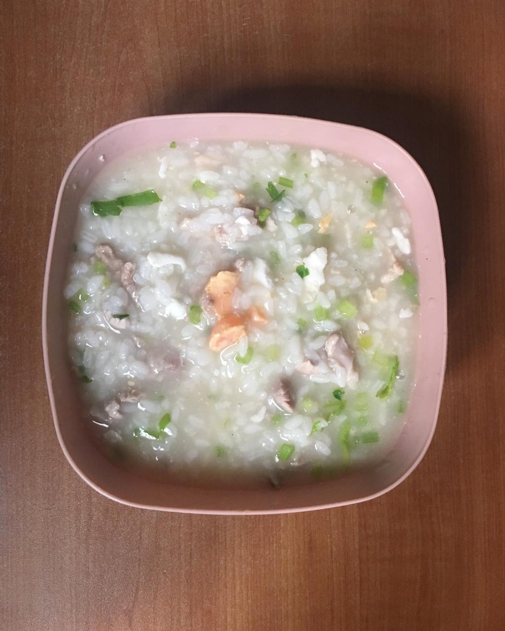 琦琦是琦琦做的咸蛋瘦肉粥