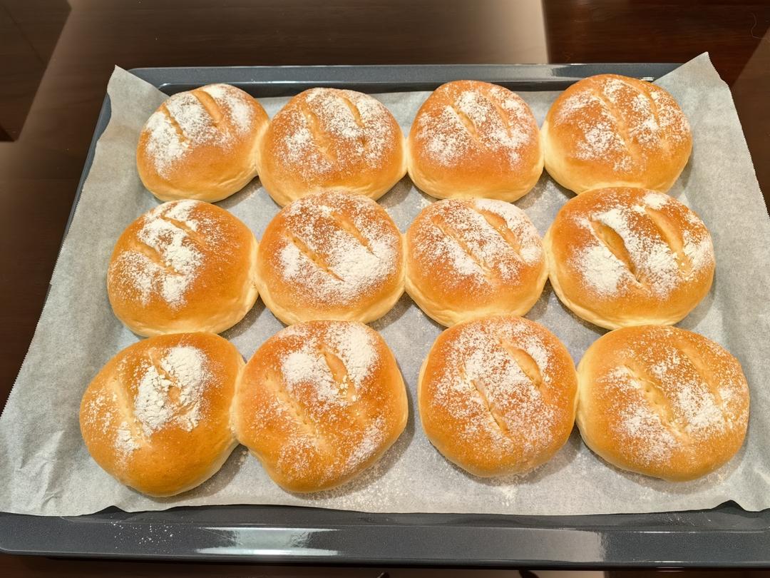 一次发酵，松软拉丝的牛奶小餐包