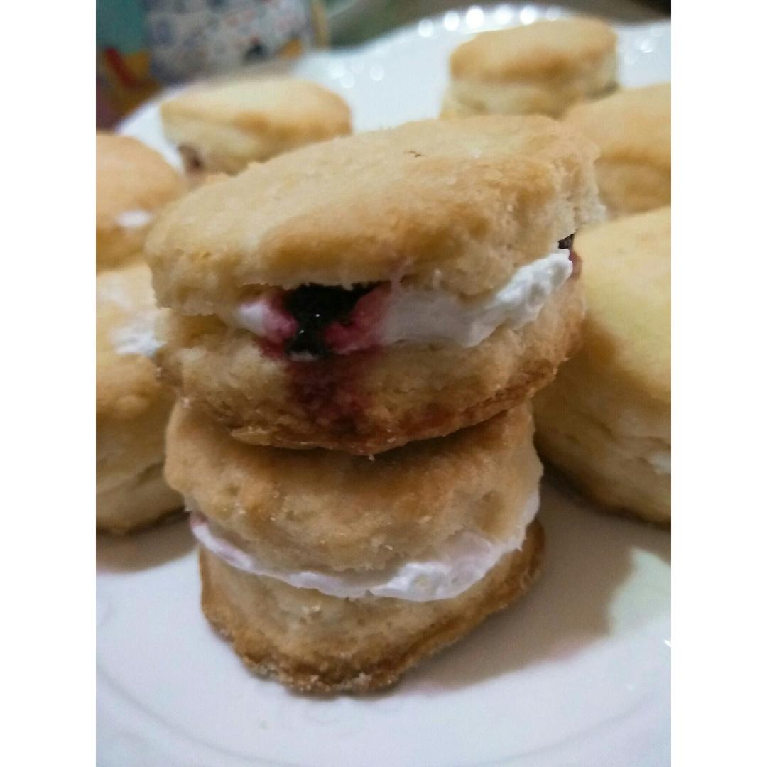 【视频】3分钟 奶油司康Scone(可能是世界上最快手的司康) 消耗淡奶油～
