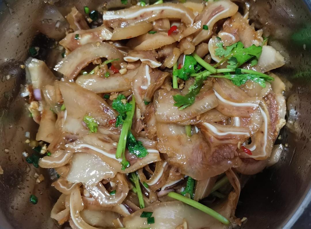 好吃得不得了的沙姜猪脚