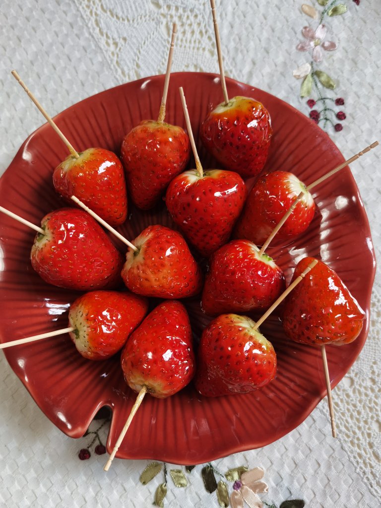 酸甜酥脆的冰糖葫芦：草莓&蜜橘