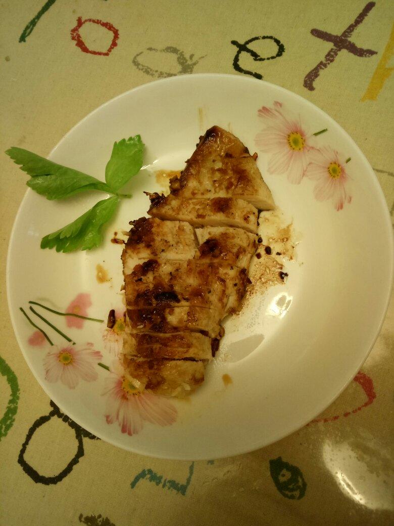 酷炫屌炸天好吃的煎鸡胸肉（香蒜蜂蜜煎鸡胸肉）