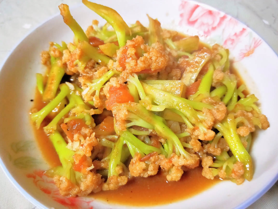 妈妈的味道备忘录：西红柿炒菜花——拌米饭的绝佳菜肴的做法