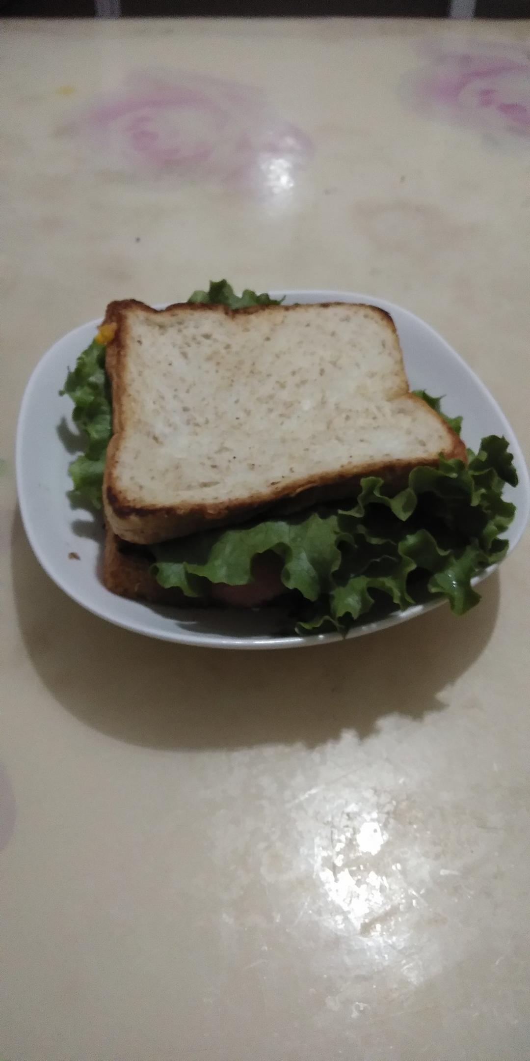 同步煎蛋+煎吐司的抱蛋三明治/帕尼尼