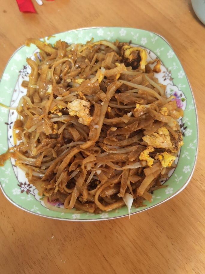 7585_mnui做的鸡蛋豆芽炒焖饼