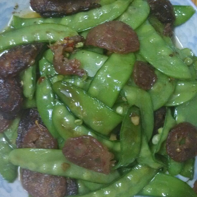 腊肠炒荷兰豆