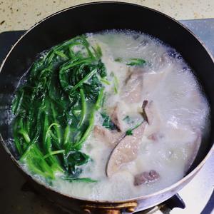 养生猪肝菠菜汤，补铁补血明目的做法 步骤10