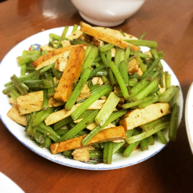 素菜：芹菜炒豆腐干