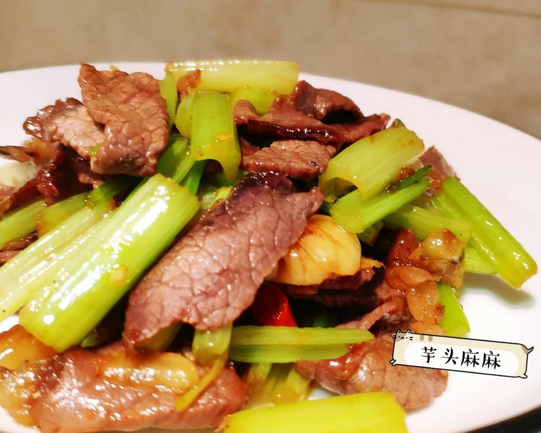 快手小炒～泡椒牛干巴（一定要配两碗米饭哦）的做法