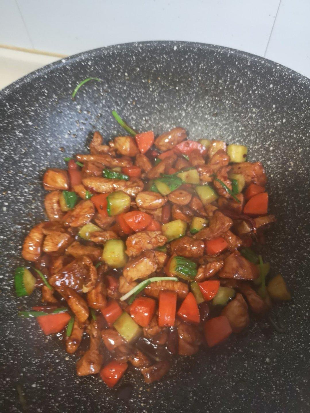 厨师长教你: “宫保鸡丁”的川味正宗做法, 一看就有食欲, 收藏了