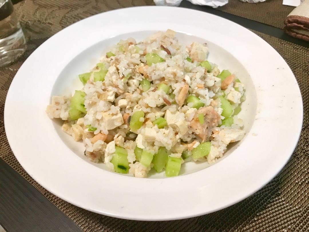 三文鱼青瓜蛋炒饭