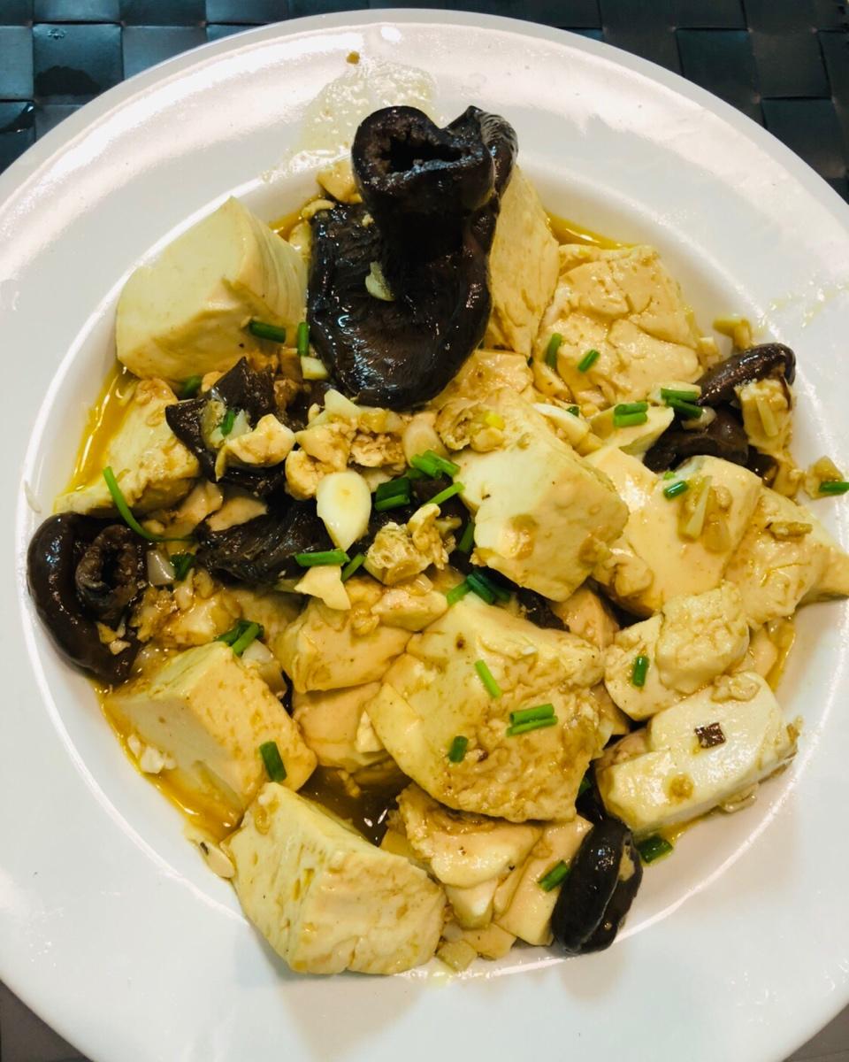 圆滚滚小童鞋做的雁来蕈炖豆腐