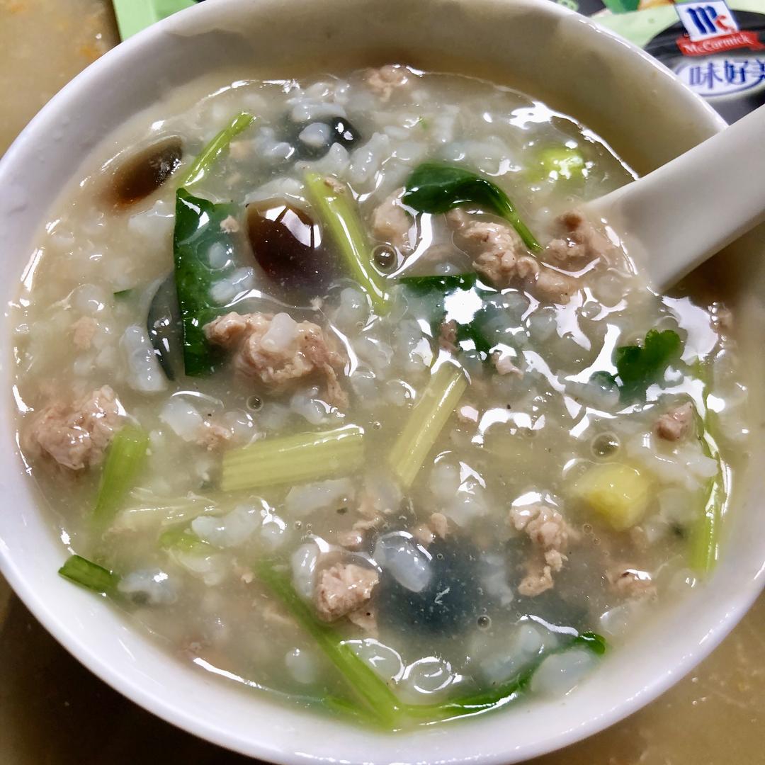 皮蛋瘦肉粥的做法