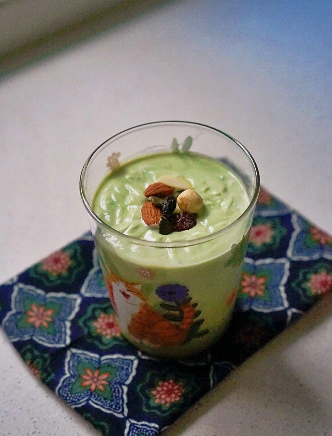 抹茶牛油果思慕雪（增肌减脂）