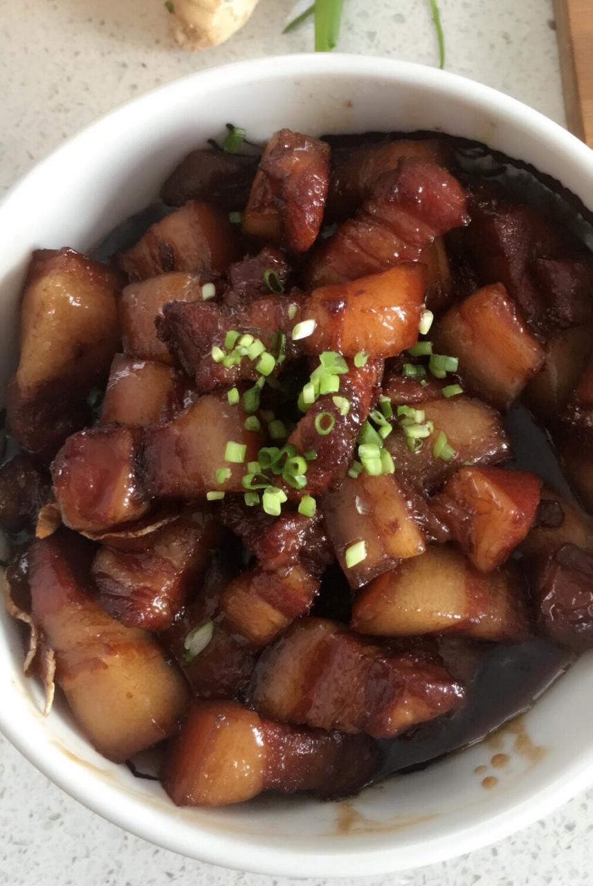 吃着碗里望着锅里的红烧肉