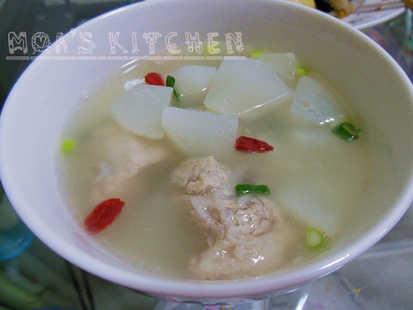 白萝卜枸杞排骨汤