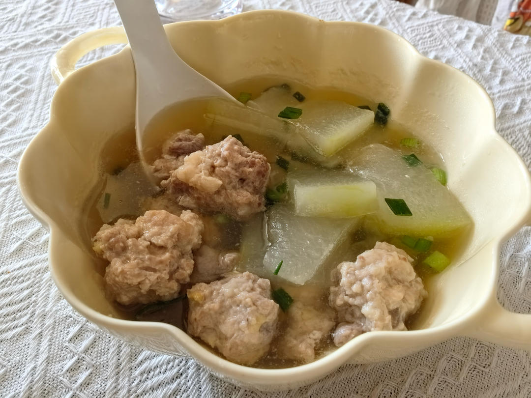 巨鲜美的冬瓜丸子汤
