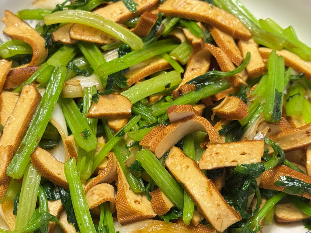 午餐晚餐简单快手下饭菜芹菜炒香干