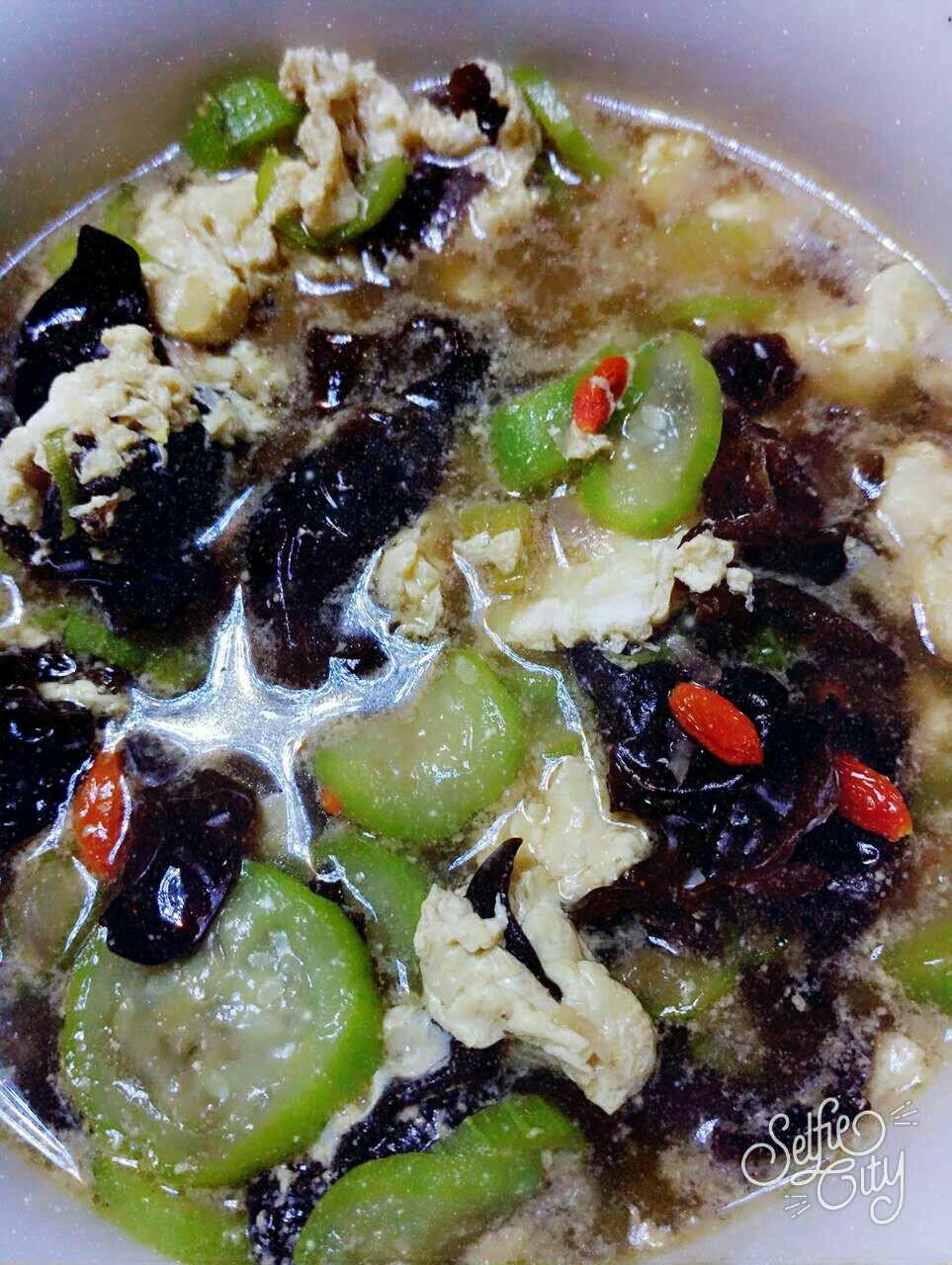 木耳丝瓜汤的做法