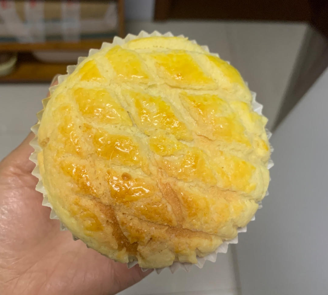 好吃到炸裂的港式菠萝包（附带制作酥皮的小视频）