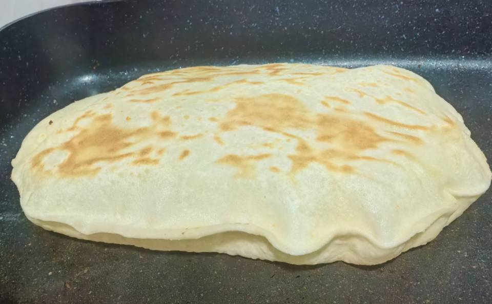 鼓大泡的鸡蛋灌饼(附煎饼酱做法)