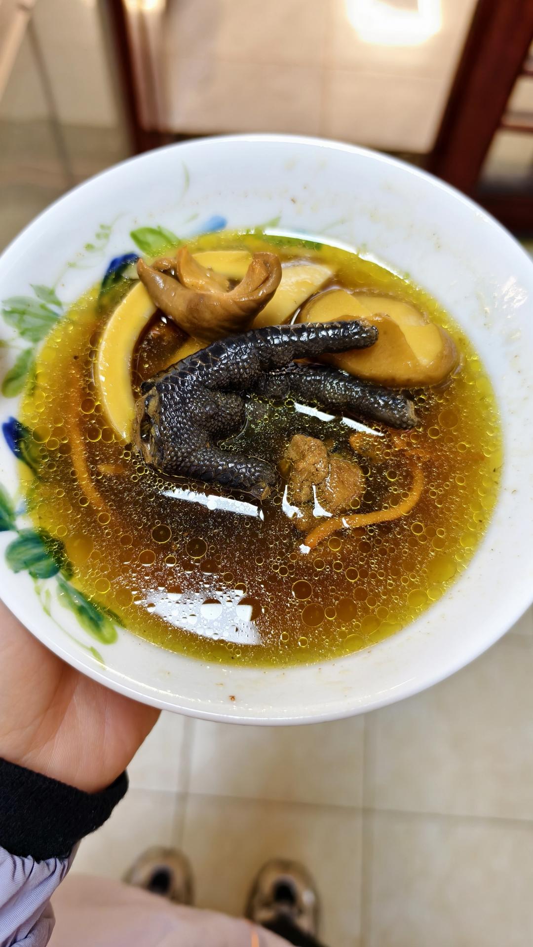 椰子猪肚土鸡菌菇汤加辣版的做法