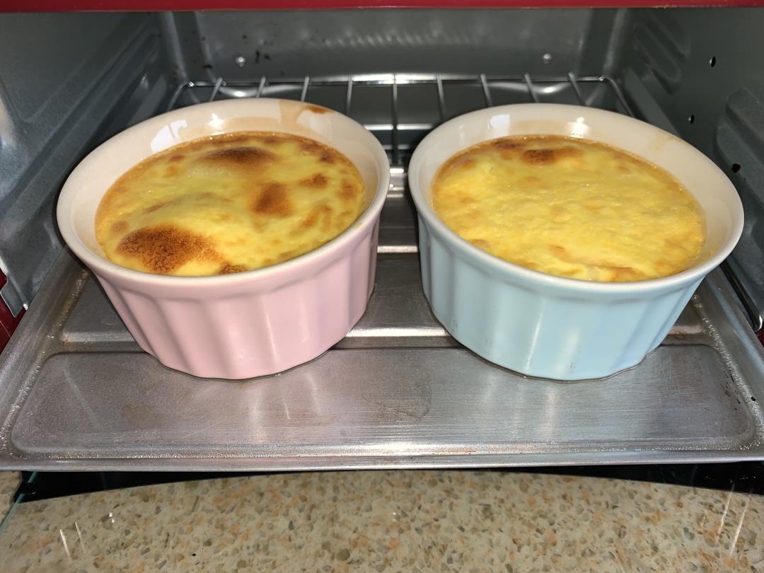 Crèmebrulée。法式烤布雷。焦糖布丁。