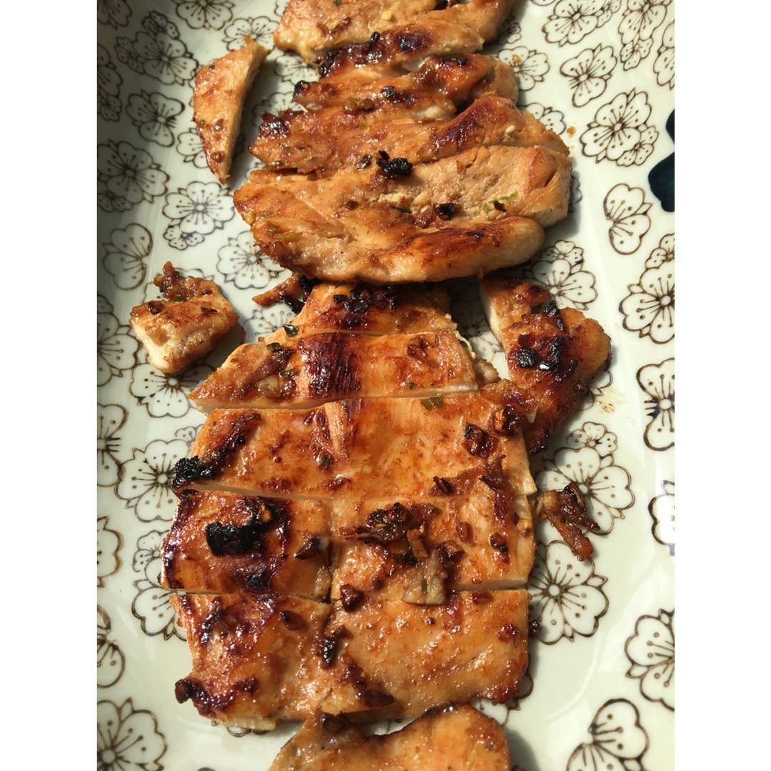 酷炫屌炸天好吃的煎鸡胸肉（香蒜蜂蜜煎鸡胸肉）