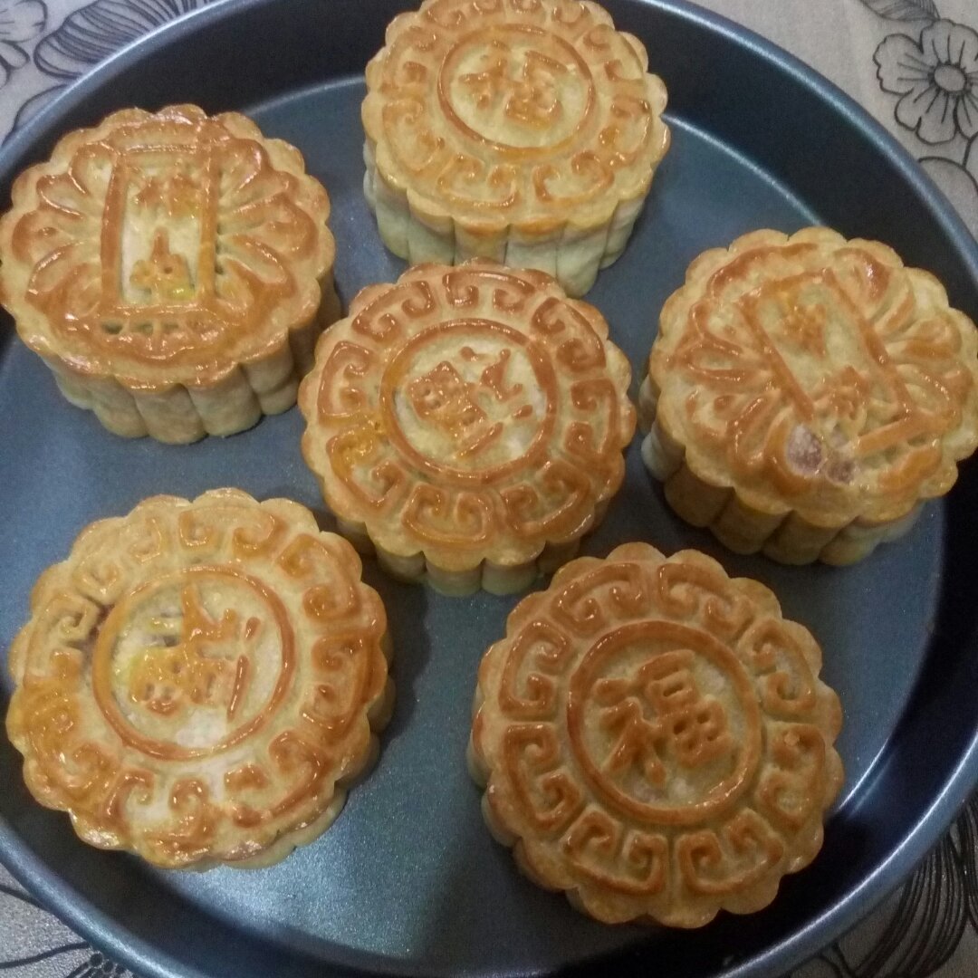 广式蛋黄莲蓉月饼