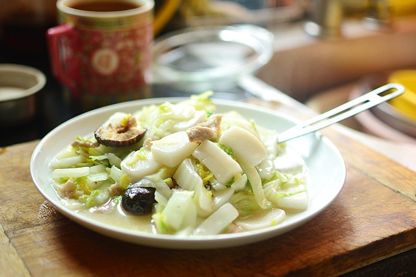 黄芽菜肉丝炒年糕