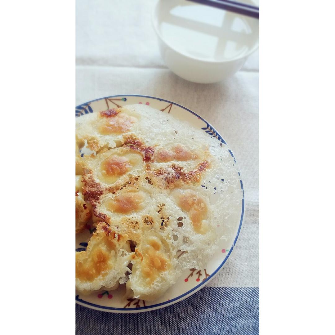 冰花煎饺 Fried Pork & Lotus Root Dumplings