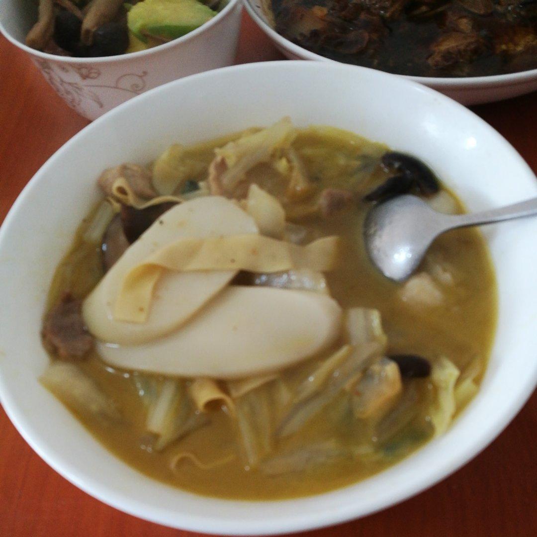 家的味道：青菜肉丝年糕汤