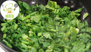 清炒小芥菜，碗中绿油油的小精灵--威厨艺的做法 步骤1