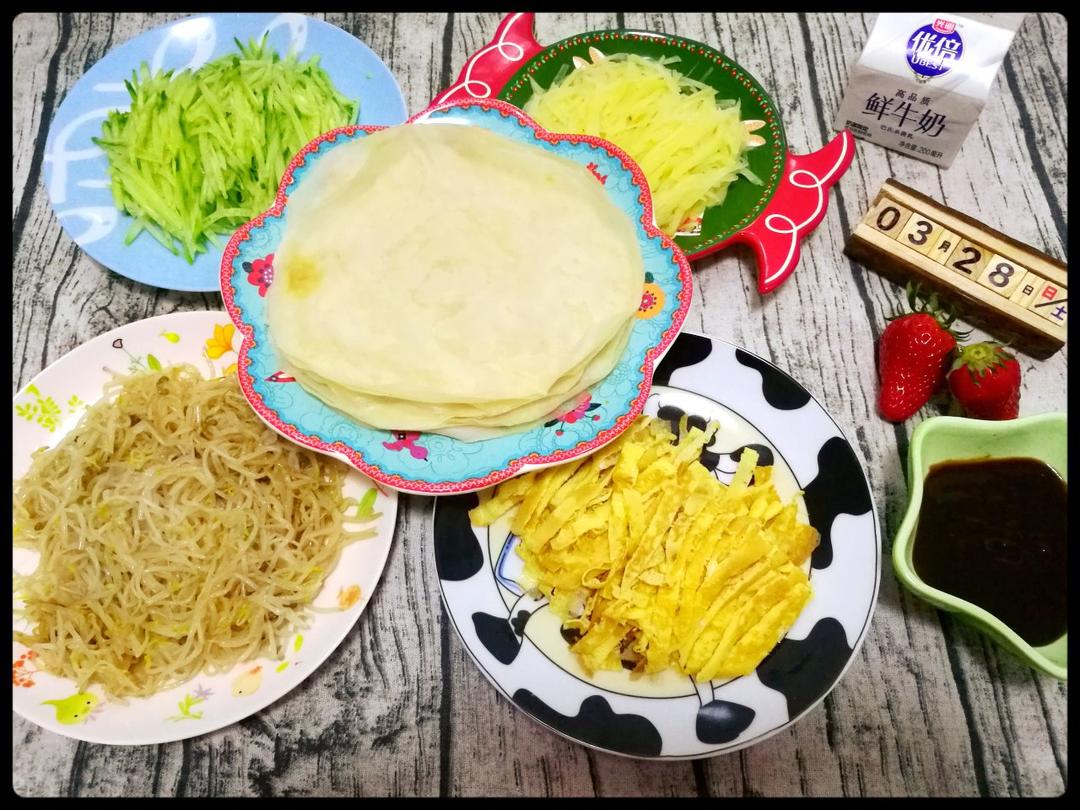 用买来的饺子皮就能做出好吃的春饼！