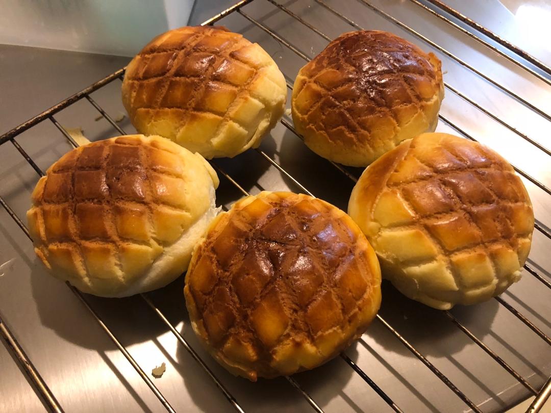 好吃到炸裂的港式菠萝包（附带制作酥皮的小视频）