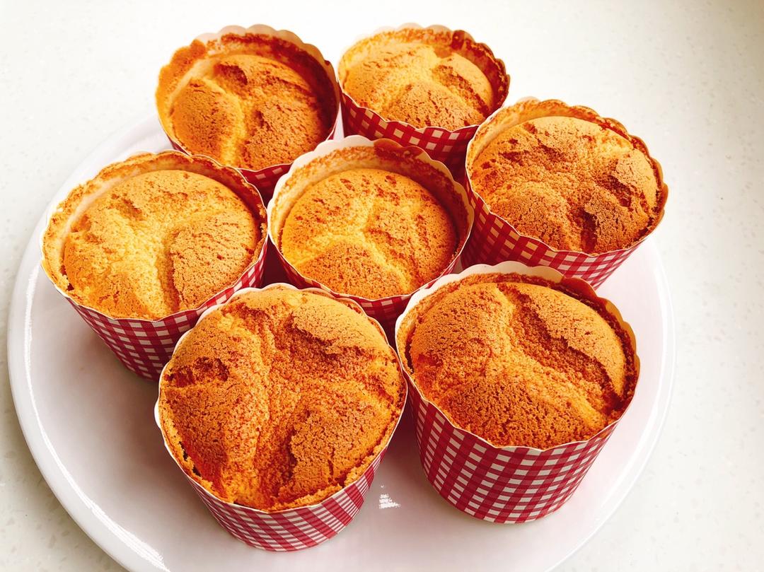 软绵绵戚风纸杯蛋糕