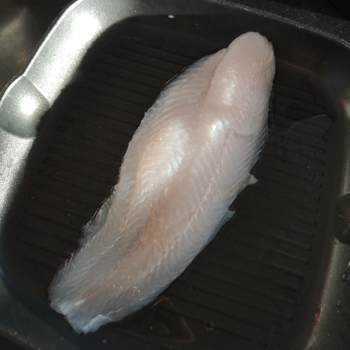 清炒白菜龙利鱼的做法 步骤1
