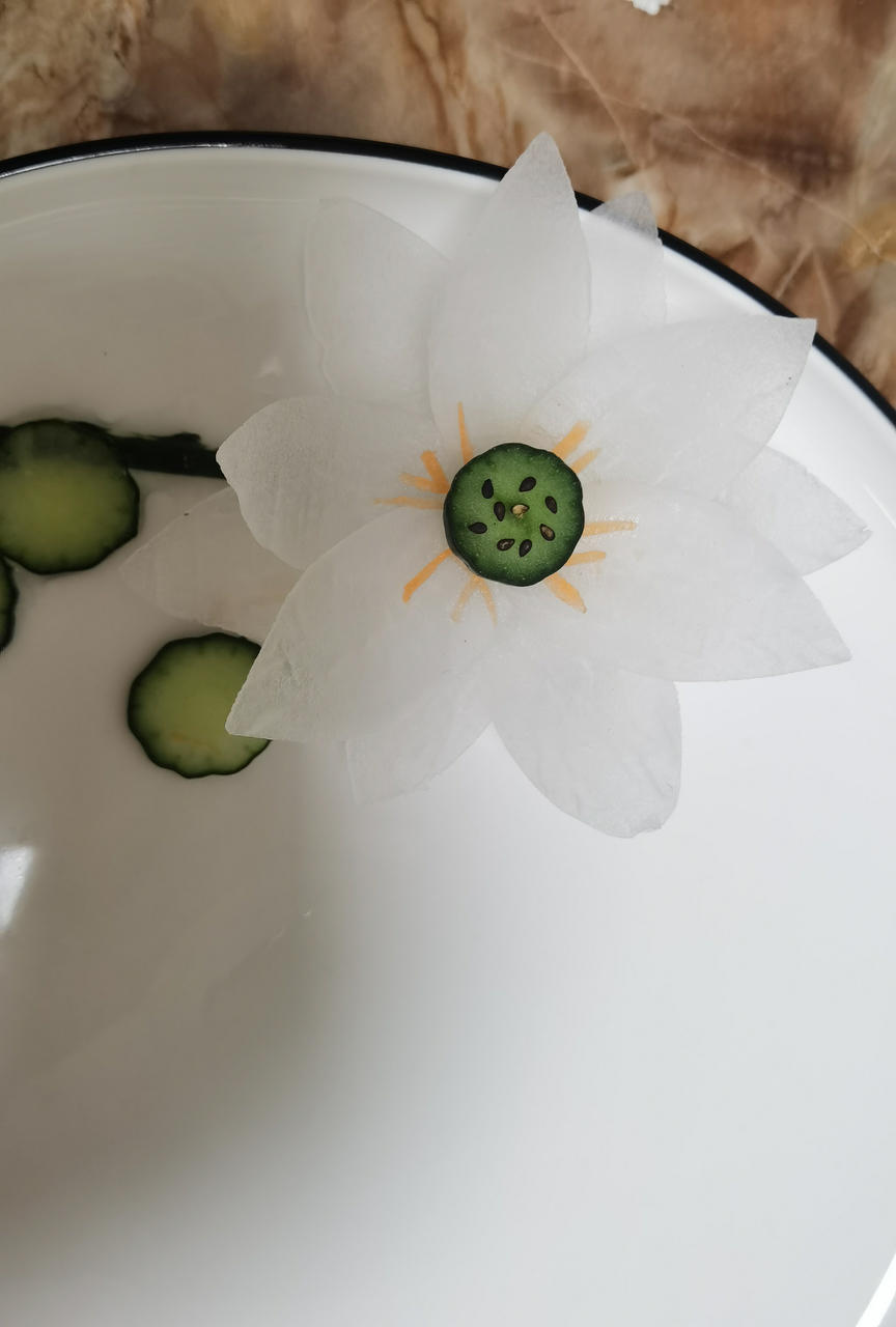 做一朵白莲花，用萝卜～