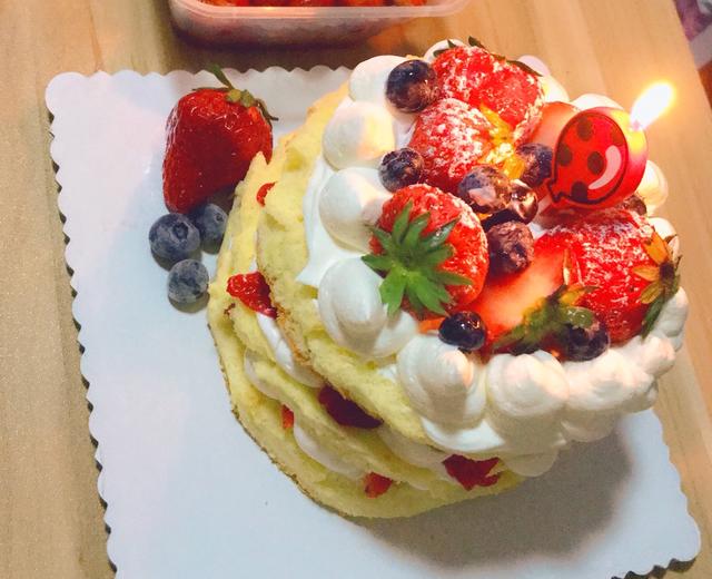 6寸威风蛋糕/草莓奶油生日蛋糕的做法