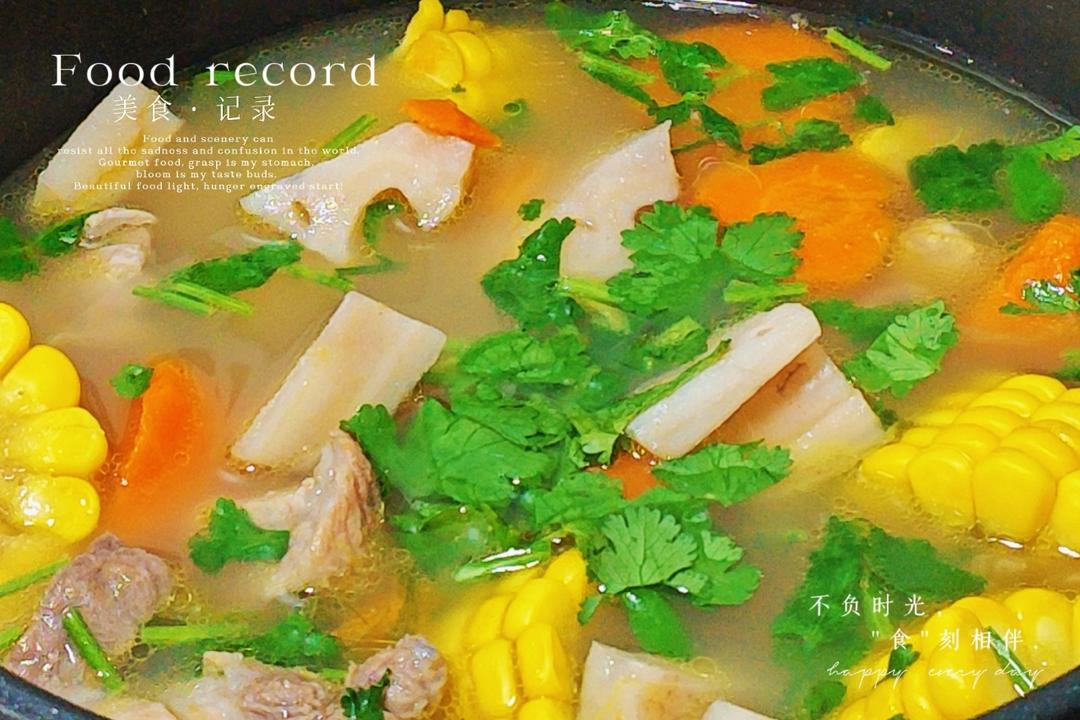 排骨玉米胡蘿卜蓮藕湯