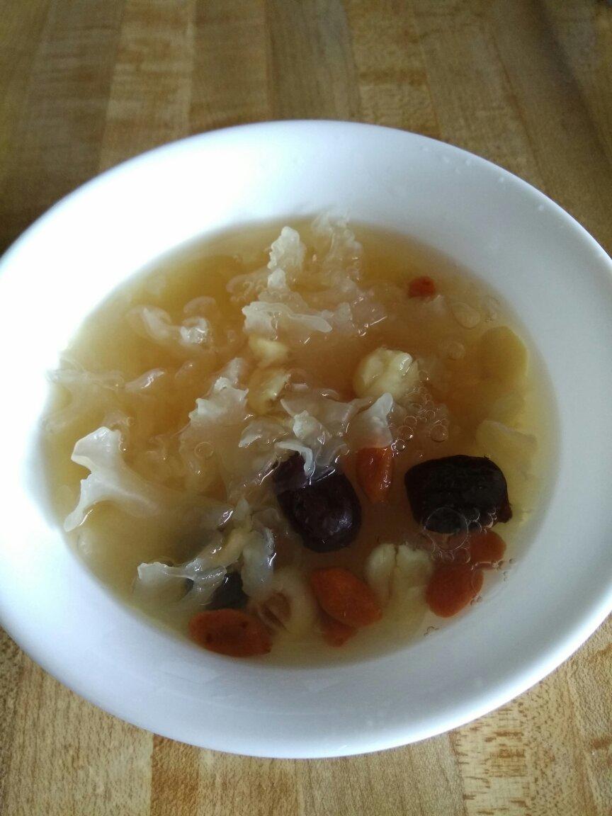 红枣银耳莲子羹