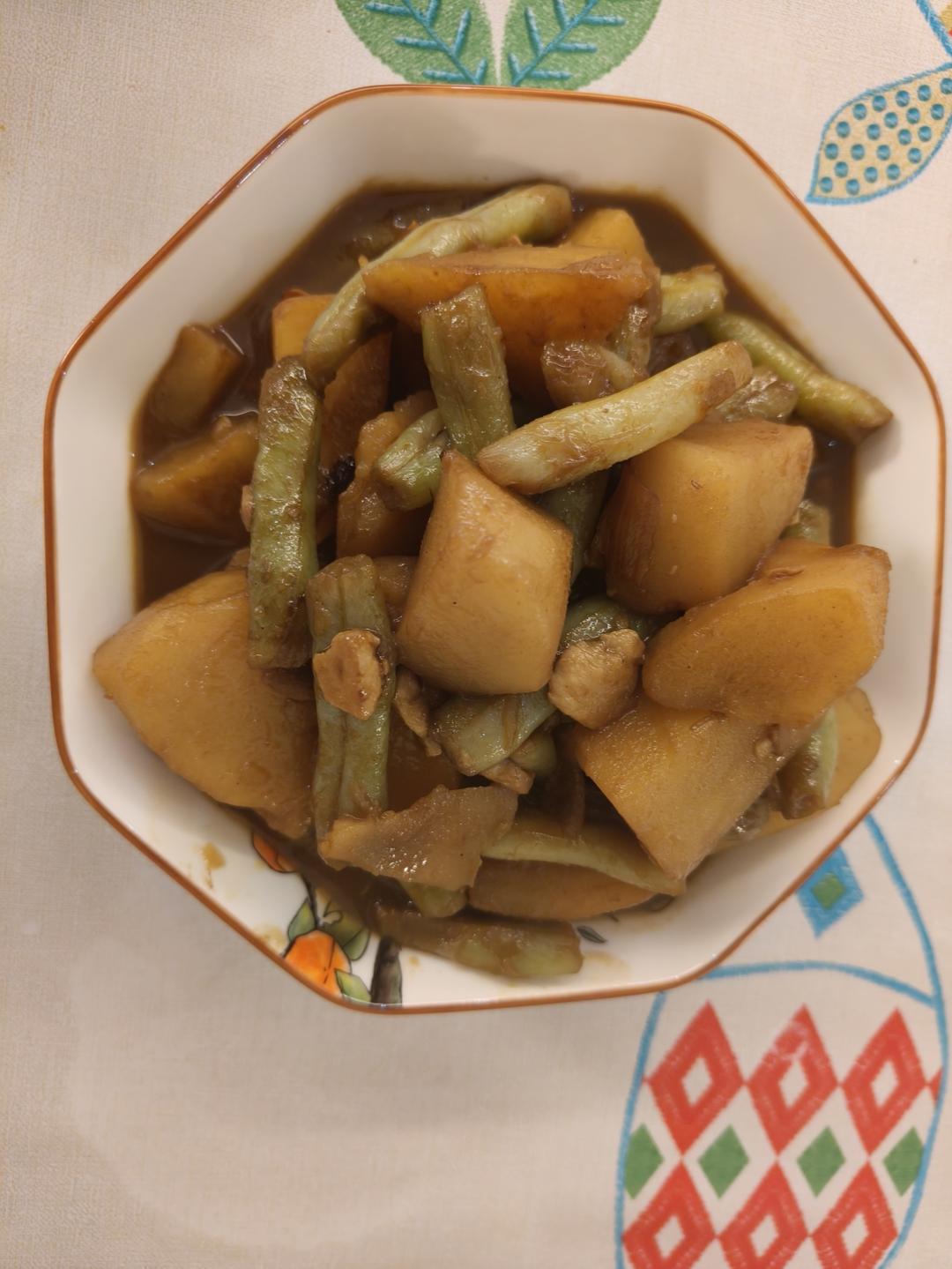 绝对正宗的东北土豆豆角炖五花肉