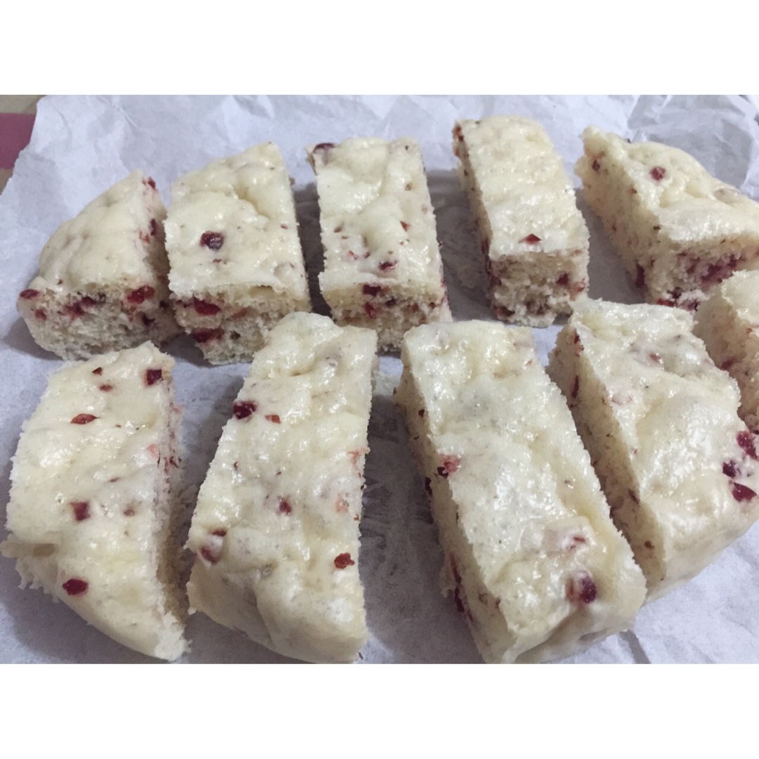 不用揉面，简单易做的——蔓越莓发糕