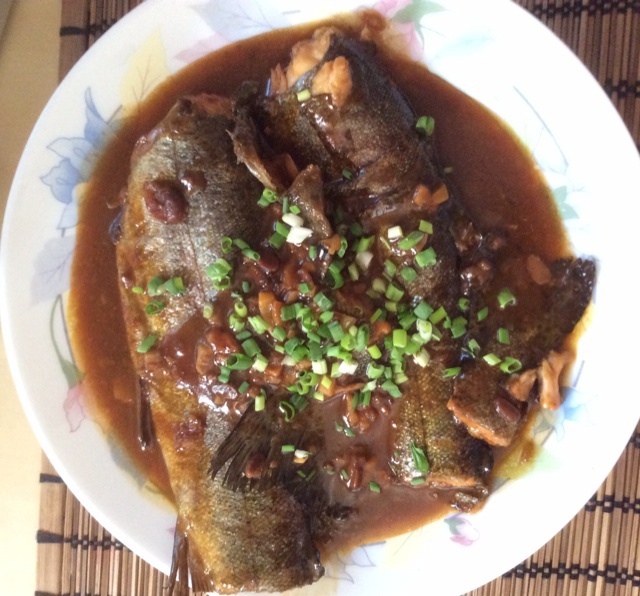 黄豆酱炆酥鲫鱼