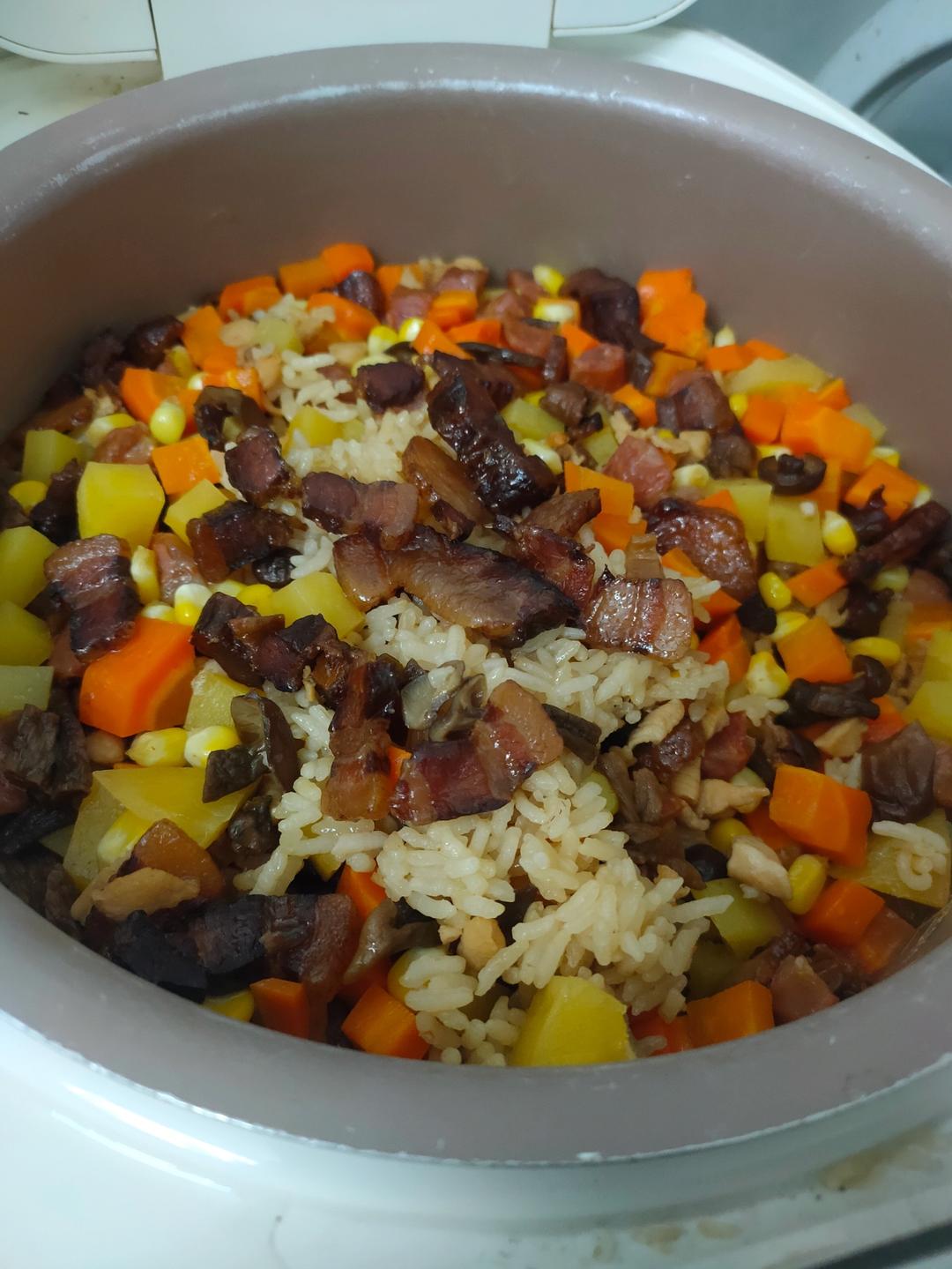 腊肠煲仔饭（电饭锅版）