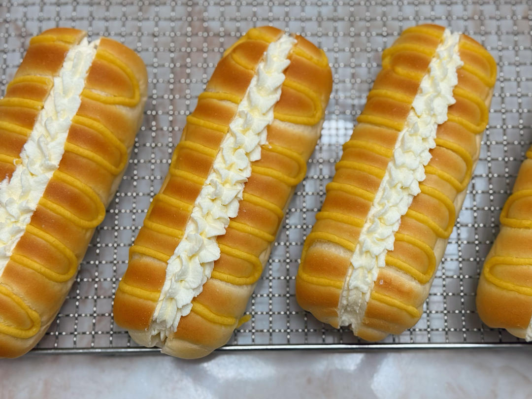 超！级！软！经典毛毛虫面包